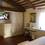 Donna Lucia 4*