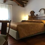 Donna Lucia 4*