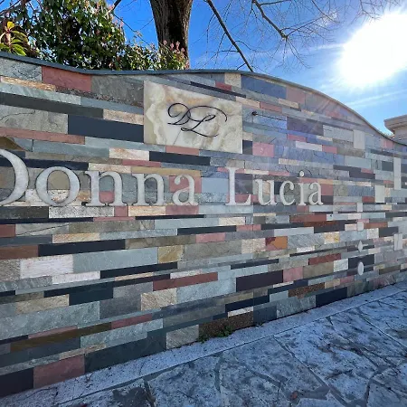 Donna Lucia ホテル