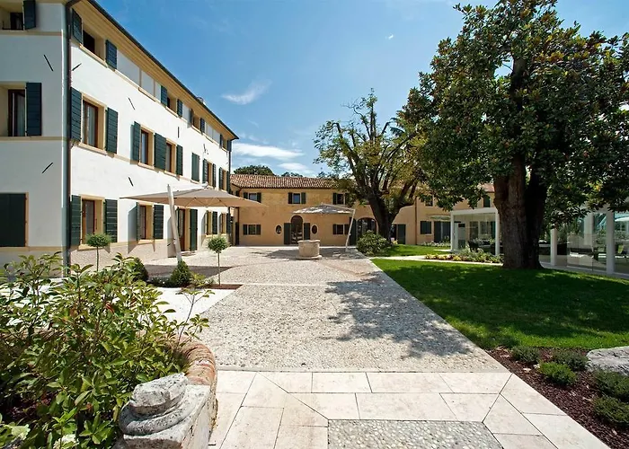 Hotel Donna Lucia 4*