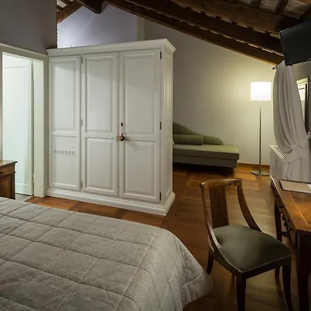 Donna Lucia Hotel