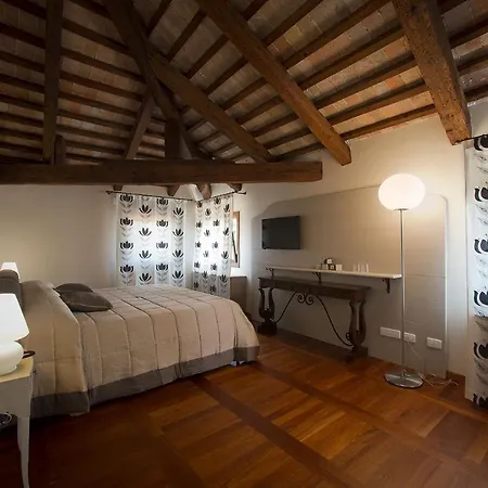 Hotell Donna Lucia 4*