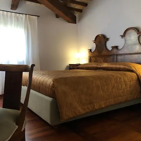 Donna Lucia 4*