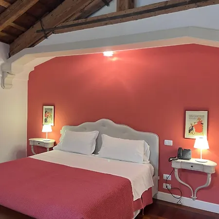 Donna Lucia Hotell 4*