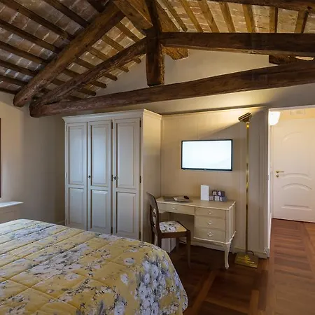 Hotell Donna Lucia 4*