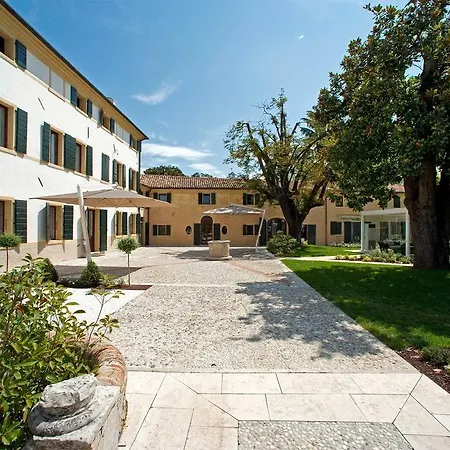 Hotell Donna Lucia 4*